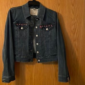 🆕 Levi’s Denim Jacket